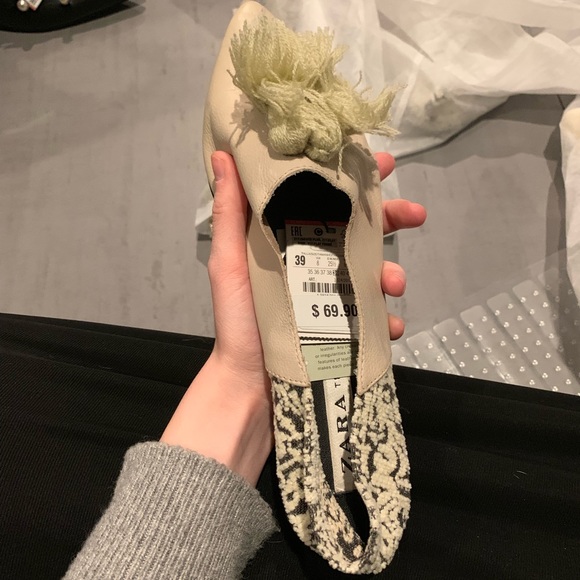 Zara pom Pom flats NWT size 8 (39) - Picture 1 of 2
